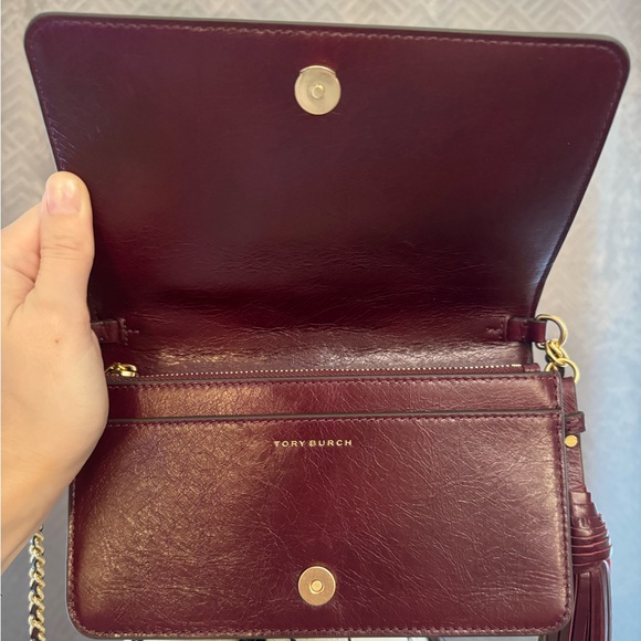 Tory Burch Fleming Soft Glazed Wallet Crossbody - Picture 2 of 7